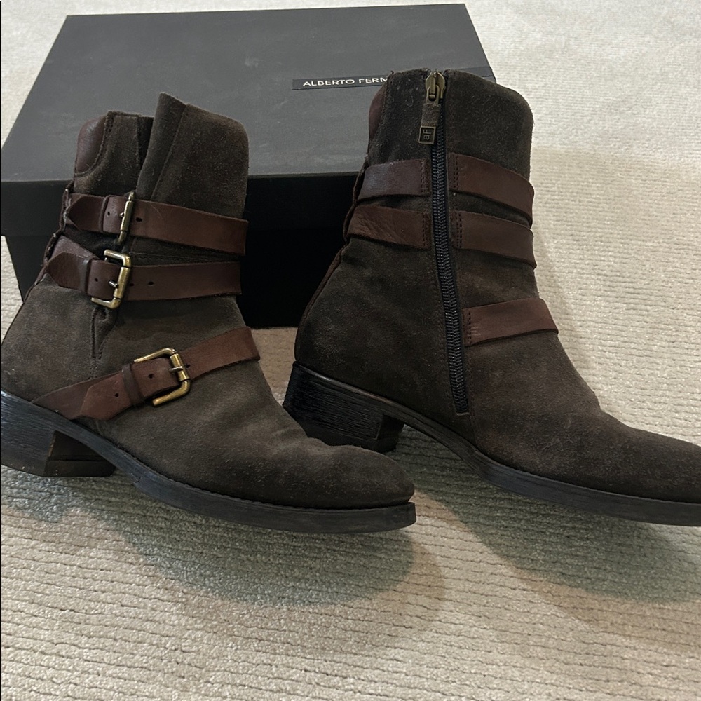Alberto Fermani Chocolate Brown Suede Boots 36 (6)Zipper closure, box included